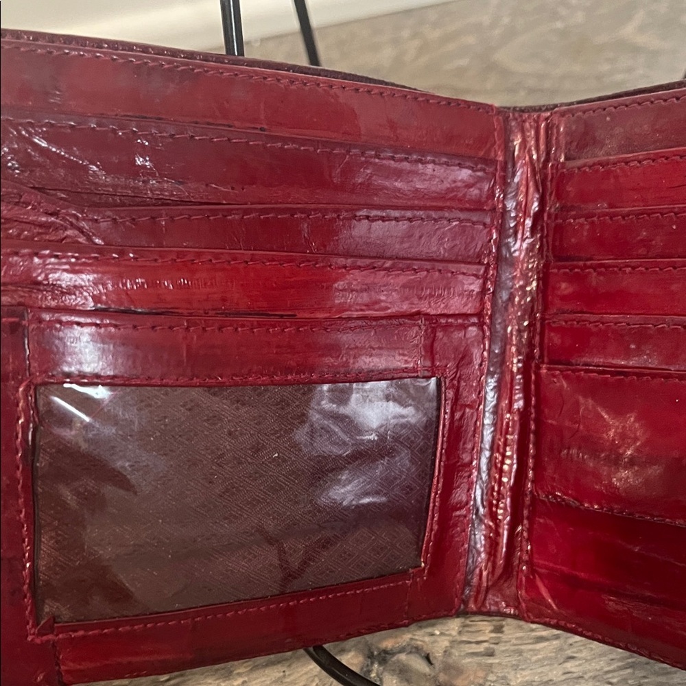 Vintage Elegant Red Leather Wallet - Picture 4 of 8